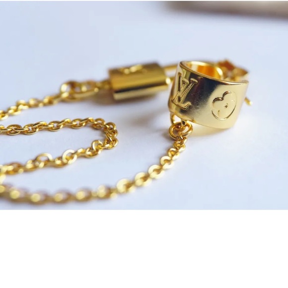 Beautiful authentic LV earrings - Picture 8 of 16